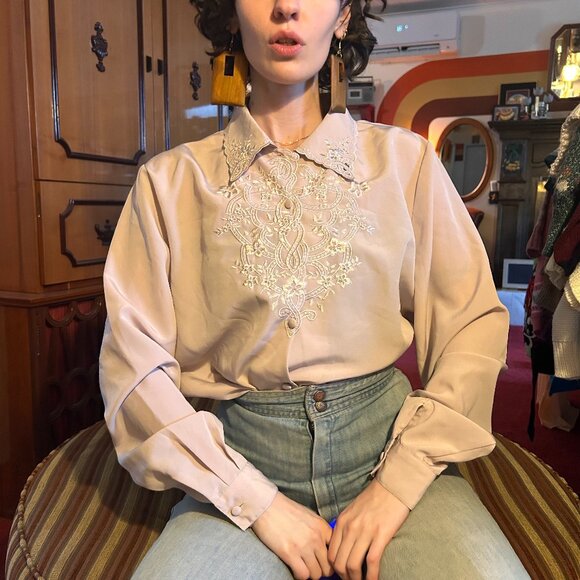 1990s satin light mauve floral embroidered collar scalloped edge button up blous - Picture 3 of 13